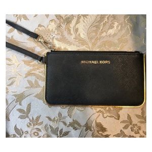 Michael Kors Wristlet Wallet